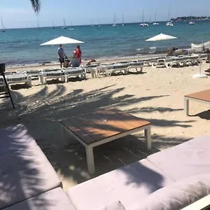 Roc Vue Grand T3 Face A La Avec Parking , Bandol France