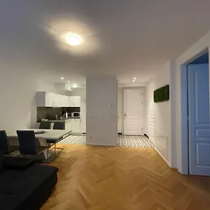 Hotel 1st La Opera Suites, Vienna